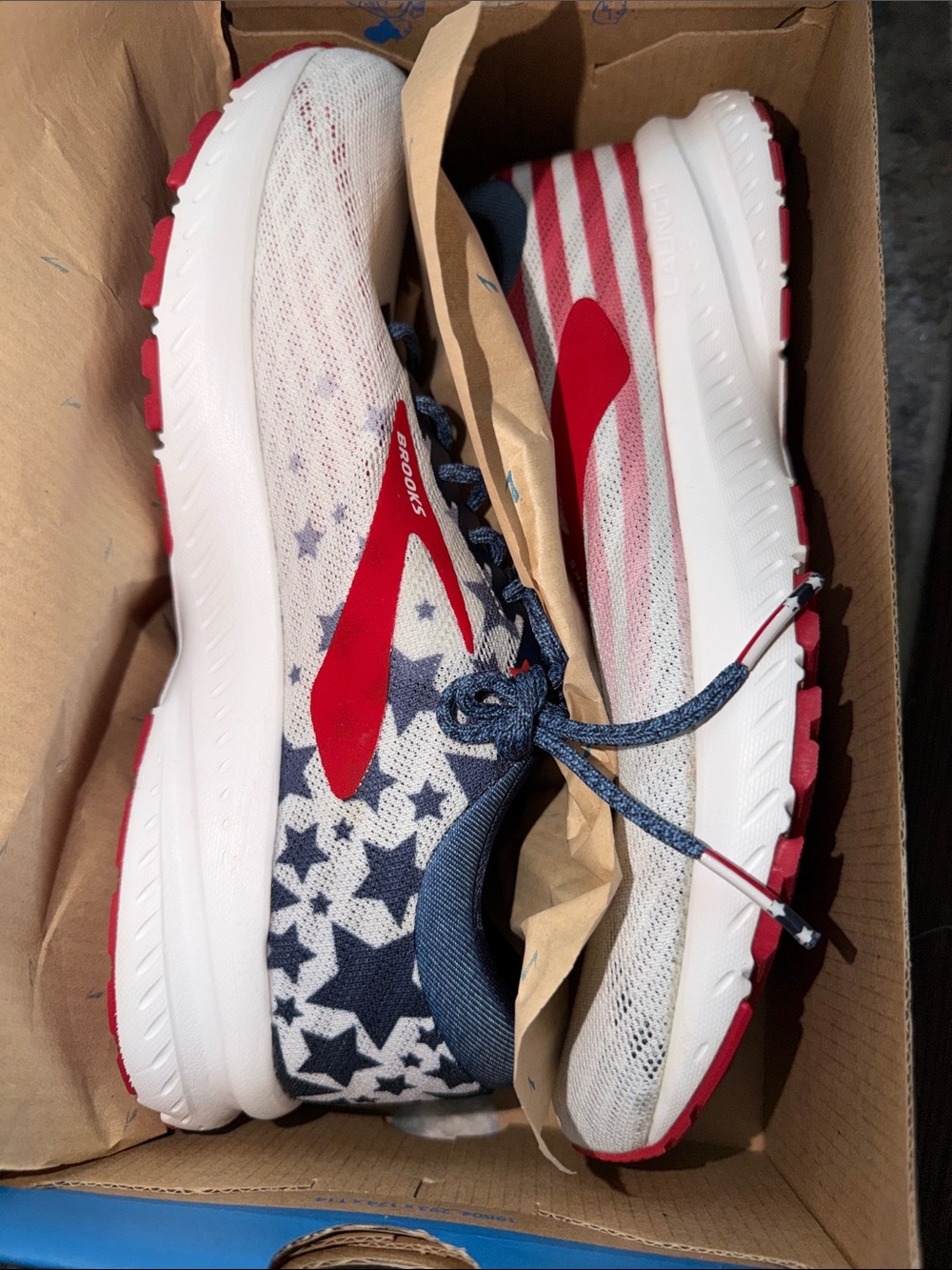 Women's Brooks Launch 6 - Red, Navy & White Star Pattern